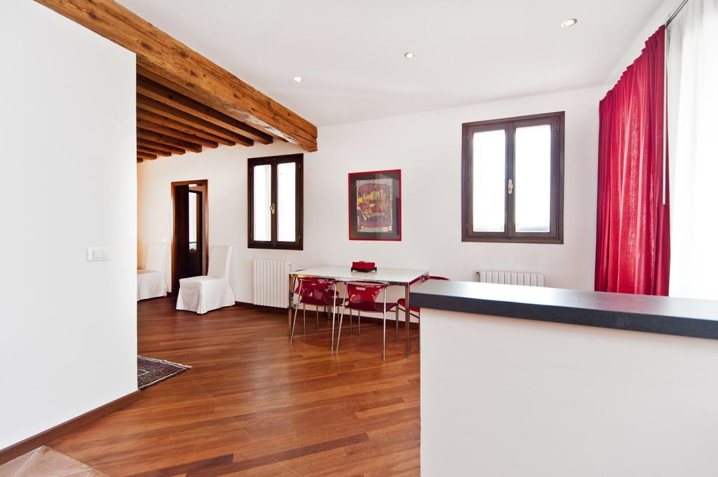 Elegant Terrace Apartment Near Piazza San Marco Last Floor No Lift Venedik Oda fotoğraf